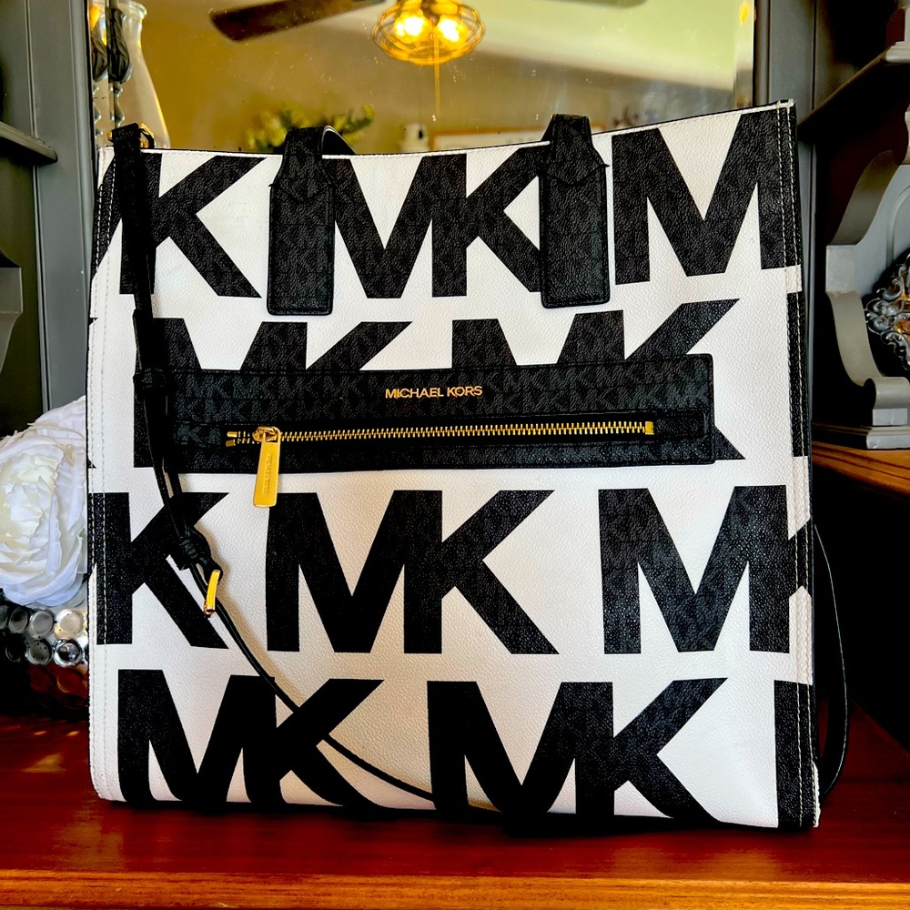 *Authentic*Michael Kors Kenly Large Tote Graphic MK Signature Bag Black White